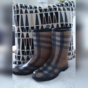 Burberry RAINBOOTS size 6 Euro 36